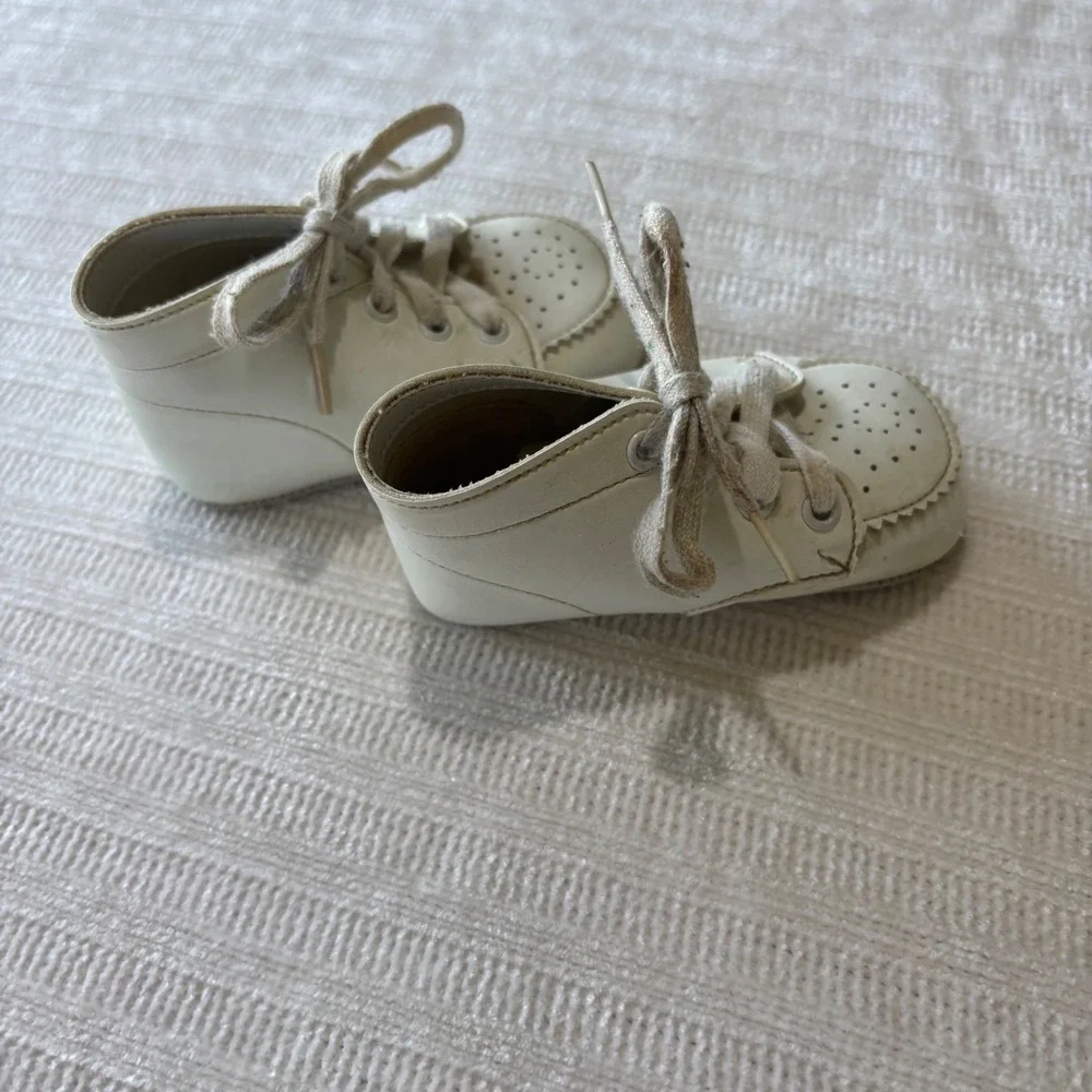 Vintage White Leather Baby Walking Shoes High Top Perforated Lace Up Soft Sole